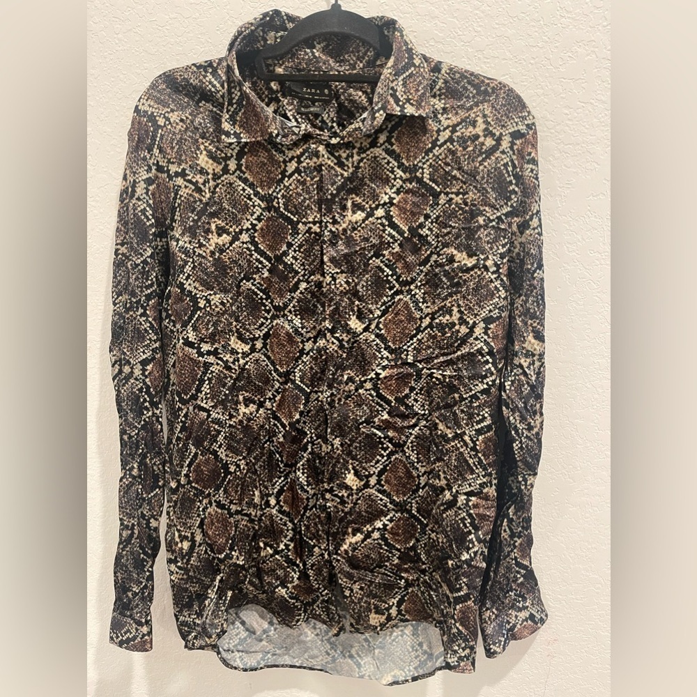 Zara long sleeve Snake‎ Skin Shirt Size Large